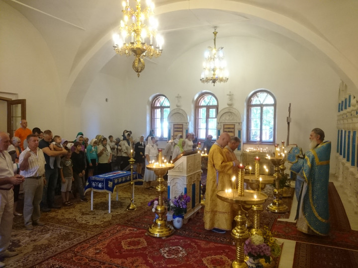 Великий вход на праздник Успения Пресвятой Богородицы (28 августа 2016 г.)